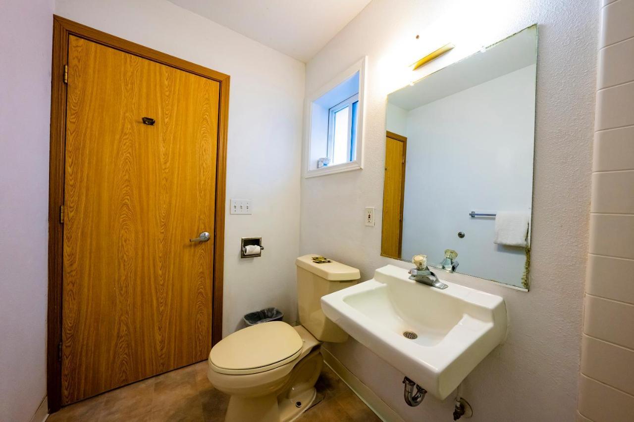Oyo Riverside Inn John Day Or Экстерьер фото